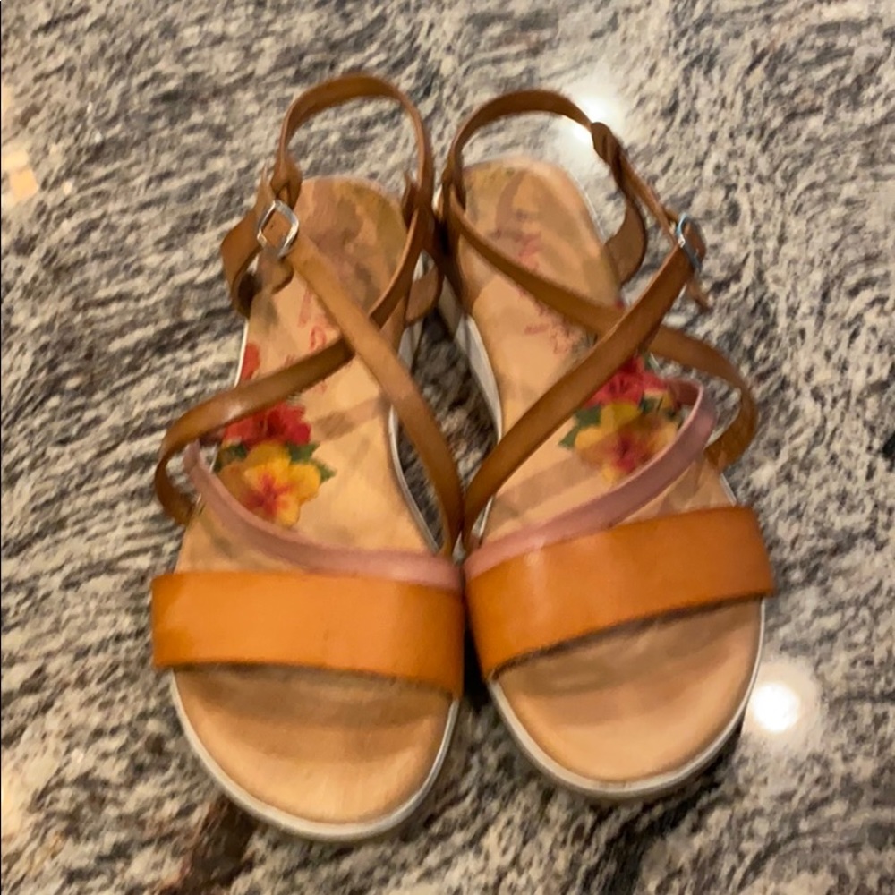 Marila leather sandals.